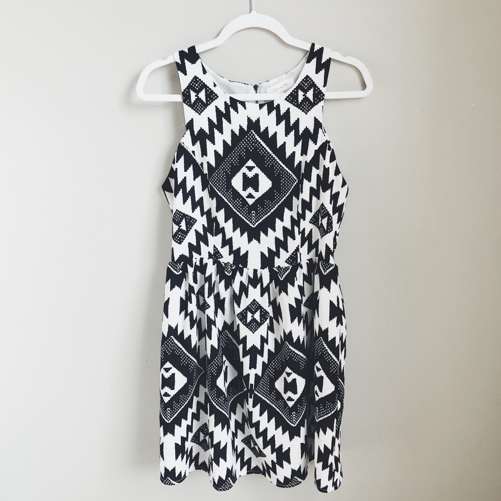 Aztec Print Dress - Picture 3 of 3
